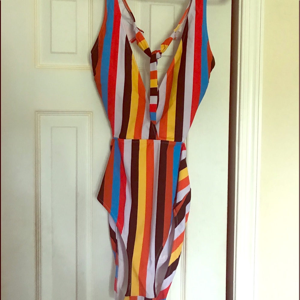 Cupshe striking one piece striped CL Swimsuit NWT